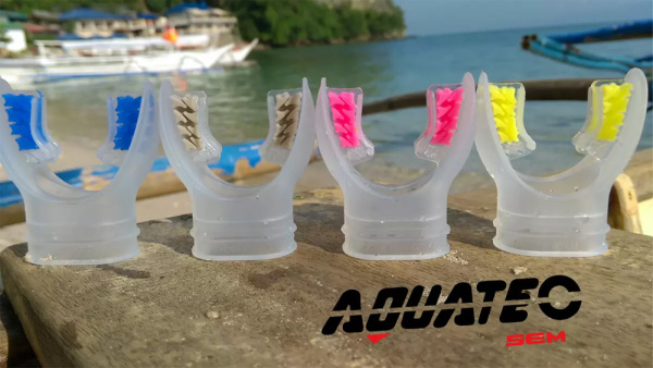 Загубник анатомический Aquatec (черный силикон; синий)